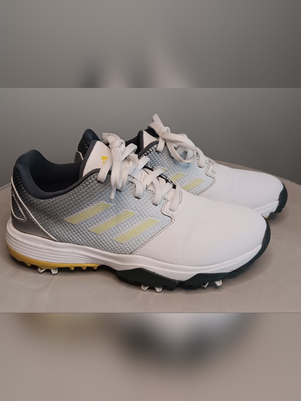 Adidas Junior Golf Shoes FW5642 – White/Gray/Yellow – Size 2.5 – Bounce Cleats